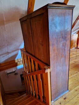 starožitná šatní skříň - 3