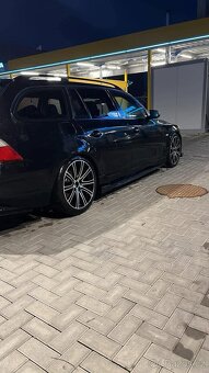 BMW E61 525D manuál - 3
