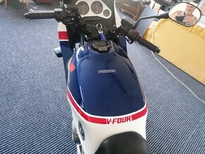 Honda VF 750 F - 3