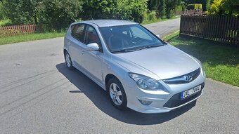 Hyundai i30 1,4 16v 80kw najeto 76000km - 3