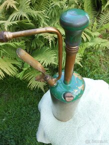 RUČNÍ  ZAHRADNÍ  POSTŘIKOVAČ - 3