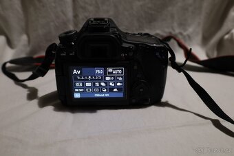 Canon EOS 80D - 3