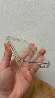 Spigen Ultra Hybrid Crystal Clear iPhone 16e - 3