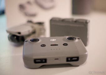 DJI Mini 2 - ovladač, baterie, nabíječka, dron, brašna - 3