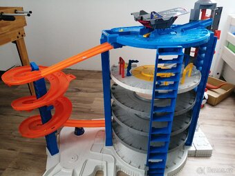 Hotwheels garáž - 3