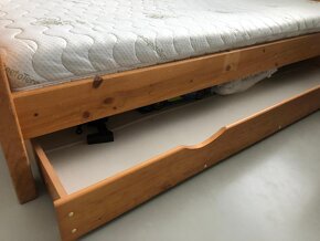 Smrková kvalitní postel + matrace z líné bio pěny - 90 x 200 - 3