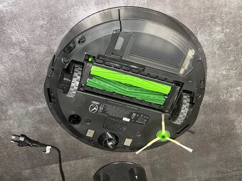 NOVÝ ..Robotický vysavač iRobot Roomba i7 7158 Black - 3