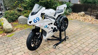 Yamaha R6 - 3