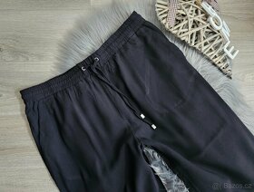 Černé kalhoty Lindex - 3