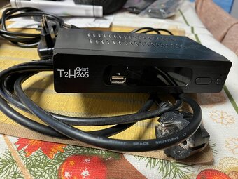 Televize LG 32LG2100 + set-top box Qviart T2H265 - 3