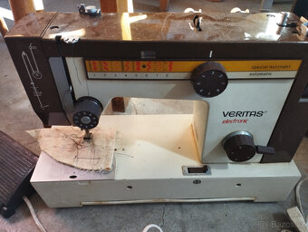 Starý šicí stroj - 3