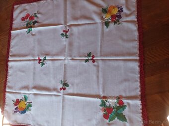 UBRUS a DEČKY vyšívané - 3