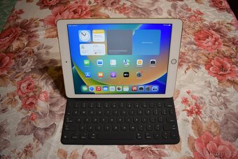 Apple iPad Pro 9.7-inch - A1673, (Wi-Fi Only), 256GB, (10) - 3