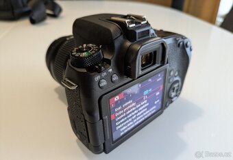 Canon EOS 77D - 3