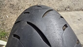 Píchlé Dunlop 180/55/17, DOT0124 - 3