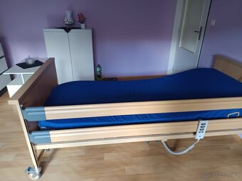 Zdravotní postel + toaletní křeslo - 3