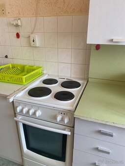 Daruji starší kuchyňský nábytek - 3