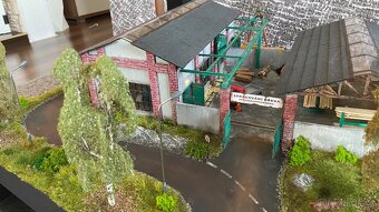 Kolejiště v Ikea stolku, mašinky H0/H0f, diorama vláčky - 3
