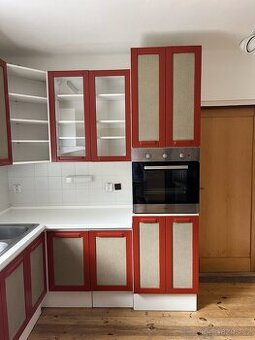 Atypická kuchyně s velkým úložným prostorem - 3
