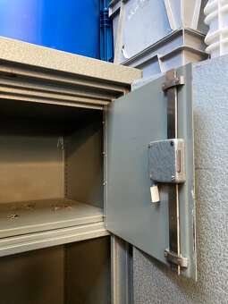 Trezor KOVONA skříňový - dvířka vnitřní schránky 1.000 kč - 3