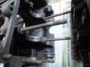 Prodám nekompletní motor vw brouk půleňák, ovál, kdf - 3