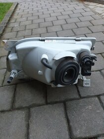 Pravé světlo Ford Transit - 3