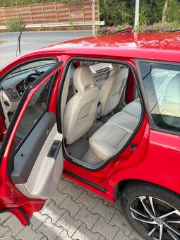 Prodám sedačky a tapce z Volvo v50 - 3