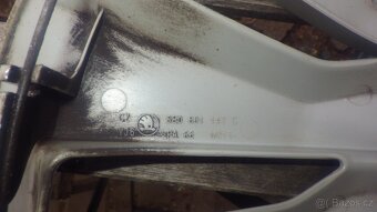 1ks originál poklice Škoda 16" - 3