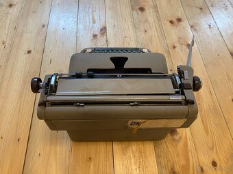 Psací stroj Consul - 3