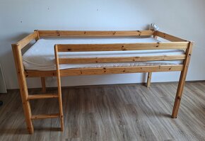 Vyvýšená dětská postel borovice - 3