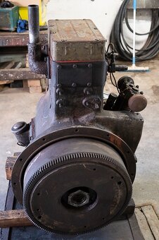 Zetor 25 -motor po GO. - 3