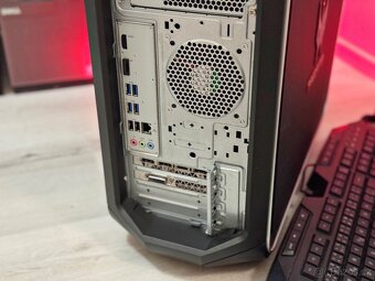 Acer Predator G6-710 – i7 | GTX 1070 | 16 GB RAM | 1TB SSD - 3