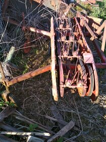 Ton na obracení sena a slámy, upravený za traktor, původně z - 3
