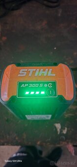 Baterye s rychlo nabíjecí stanici STIHL - 3