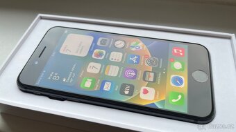 iPhone 8 64GB Vesmírně šedá - 3