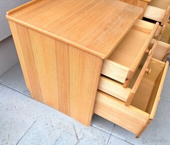 Dřevěný noční stolek s šuplíky - 3