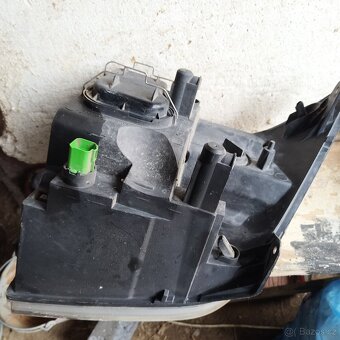 Predni leve svetlo Ford tranzit - 3