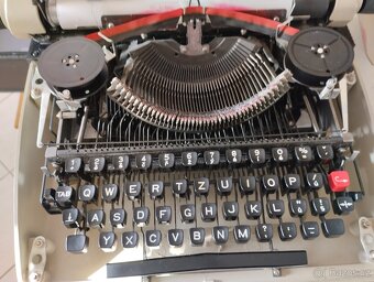 Kufříkový psací stroj - 3