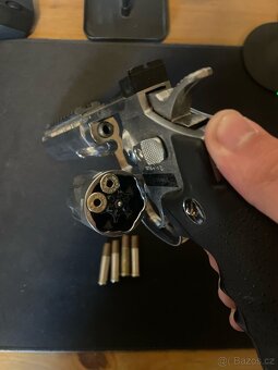 Airsoft revolver - 3