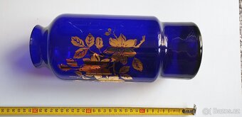 zlacená váza modré sklo výška 26cm, šířka 10cm - 3