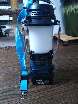 MAKITA DMR055 FM rádio + lampa - 3