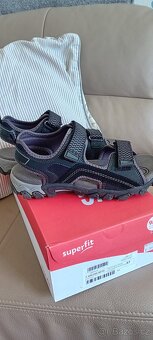 NOVÉ chlapecké sandály Superfit 37 - 3