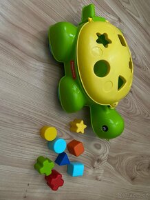 Želva s kostičkami Fisher Price - určování tvarů - 3