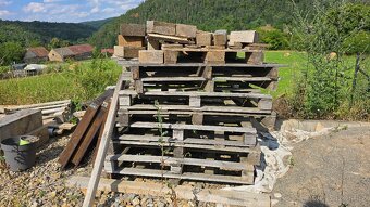 Dřevěné palety, prkna a další - zdarma - 3