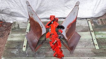 Nabízím oboustranný pluh a hrobkovací radlici na Teru - 3