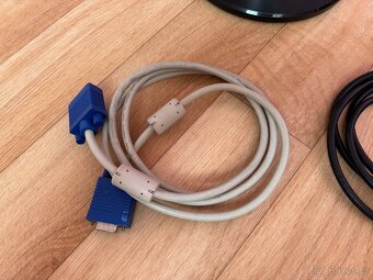 LCD monitor ASUS – perfektní stav, včetně kabelů - 3