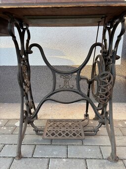 Historický šicí stroj Frister & Rossmann – kompletní - 3