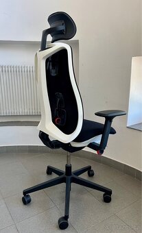 kancelářská židle Herman Miller Vantum Polar White - 3