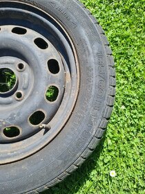 Rafky z Forda 4x 107mm, a 3x zimaky 185/60R14 - 3