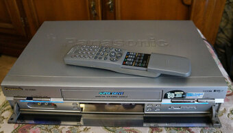 Panasonic Super S-VHS NV-HS880 s dálkou - 3
